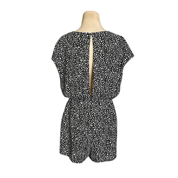 She Sky black white print cap sleeves front bow romper size Large - Picture 2 of 15